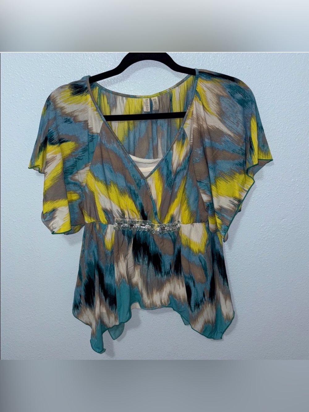 🛍️ MADISON multi colored top perfect for spring. PS